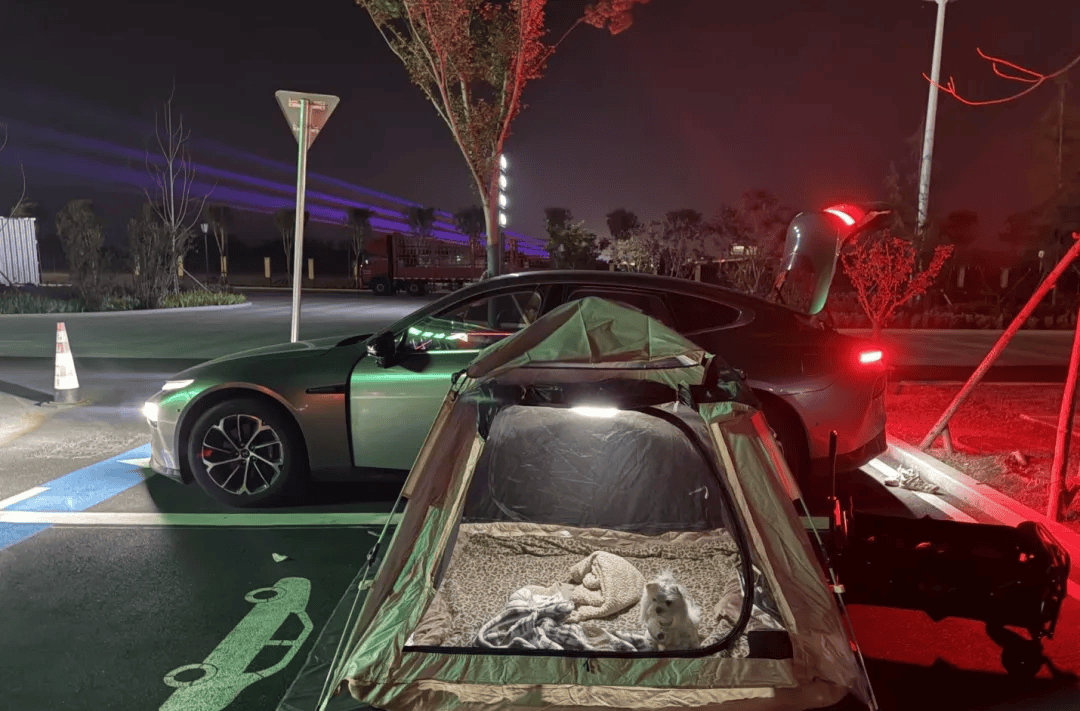 期间年轻人旅行掀起“帐篷过夜”热潮MG不朽情缘不住酒店住帐篷！国庆(图3)